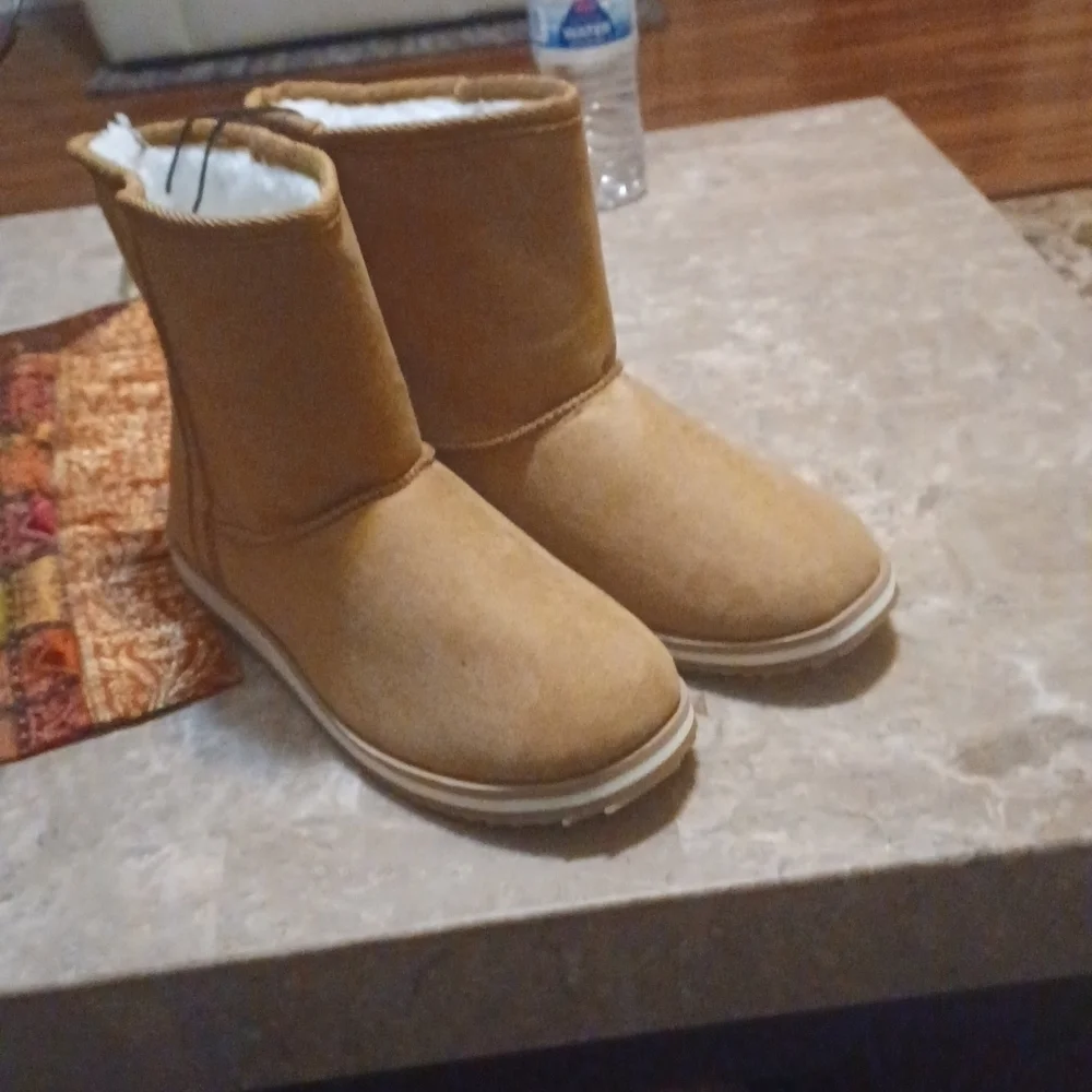 - Girl's  boots